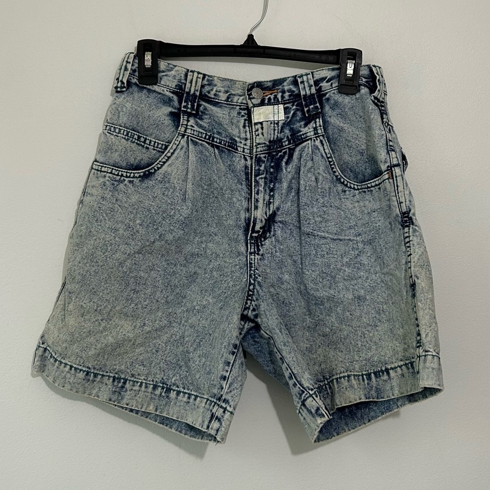 Vintage Y2K, 90s denim shorts code blue size 31